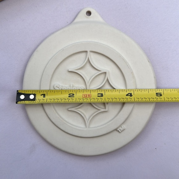 NWOT Pittsburgh Steelers NFL Pfaltzgraff
5" Cookie Mold VINTAGE RARE - Picture 5 of 11